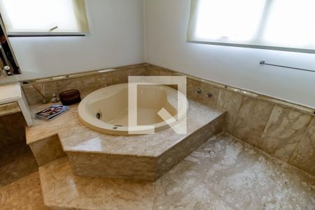 Apartamento à venda com 390m², 6 quartos e 4 vagasBanheiro da Suíte 4