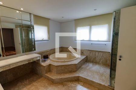 Apartamento à venda com 390m², 6 quartos e 4 vagasBanheiro da Suíte 4