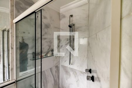 Apartamento à venda com 390m², 6 quartos e 4 vagasBanheiro da Suíte 2