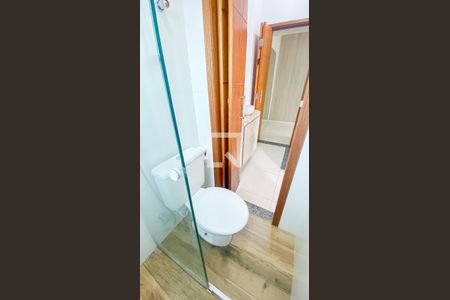 Casa para alugar com 74m², 2 quartos e 2 vagasBanheiro