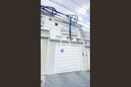 Casa para alugar com 74m², 2 quartos e 2 vagasFachada