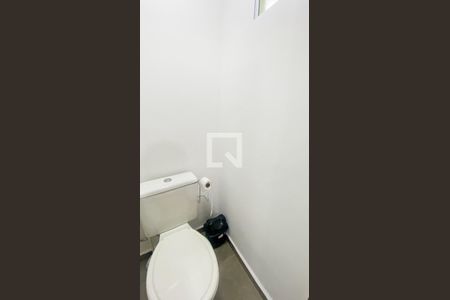 Casa para alugar com 74m², 2 quartos e 2 vagasGaragem - Banheiro