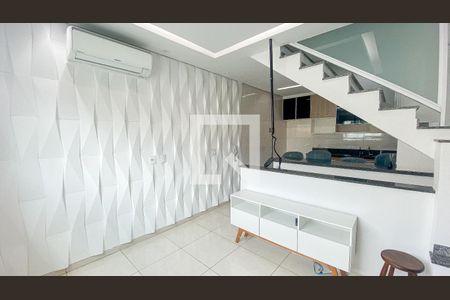 Sala de casa para alugar com 2 quartos, 74m² em Vila Alice, Santo André