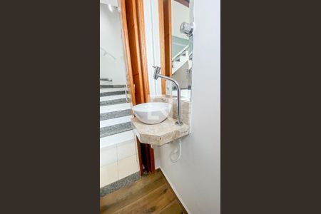 Lavabo de casa para alugar com 2 quartos, 74m² em Vila Alice, Santo André