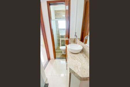 Casa para alugar com 74m², 2 quartos e 2 vagasBanheiro