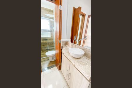 Casa para alugar com 74m², 2 quartos e 2 vagasBanheiro