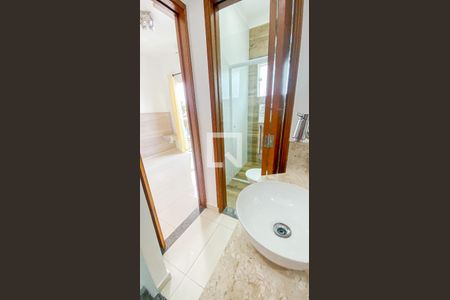 Casa para alugar com 74m², 2 quartos e 2 vagas Casa para alugar com 74m², 2 quartos e 2 vagasBanheiro