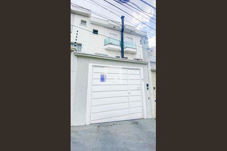 Casa para alugar com 74m², 2 quartos e 2 vagasFachada