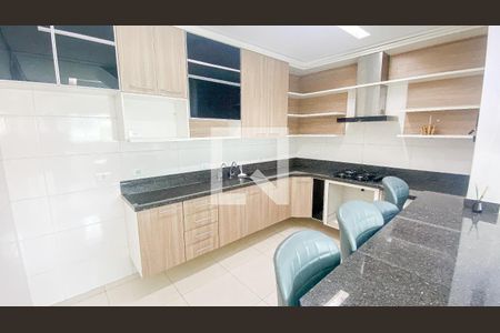 Casa para alugar com 74m², 2 quartos e 2 vagas Casa para alugar com 74m², 2 quartos e 2 vagasCozinha