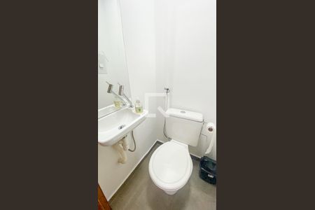 Casa para alugar com 74m², 2 quartos e 2 vagasGaragem - Banheiro