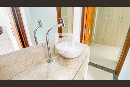 Casa para alugar com 74m², 2 quartos e 2 vagasBanheiro