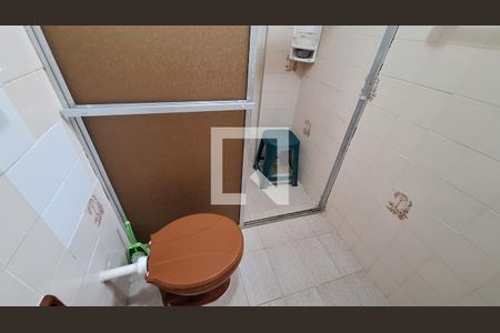 Banheiro de apartamento para alugar com 1 quarto, 57m² em Vila Tupi, Praia Grande