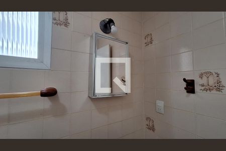 Banheiro de apartamento para alugar com 1 quarto, 57m² em Vila Tupi, Praia Grande