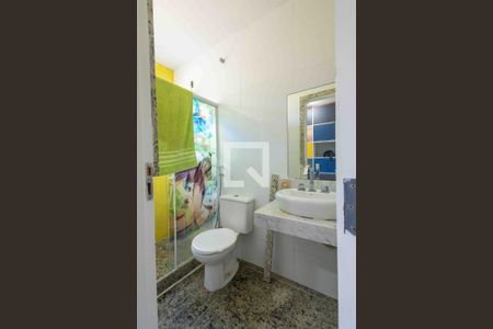 Casa de condomínio à venda com 450m², 5 quartos e 4 vagasBanheiro da Suíte 4