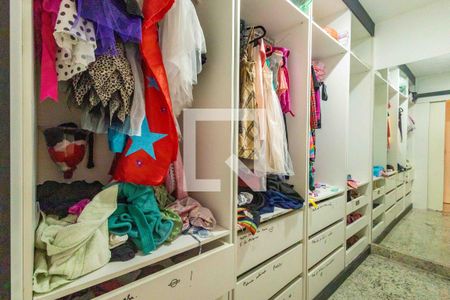Casa de condomínio à venda com 450m², 5 quartos e 4 vagasCloset da Suíte 3