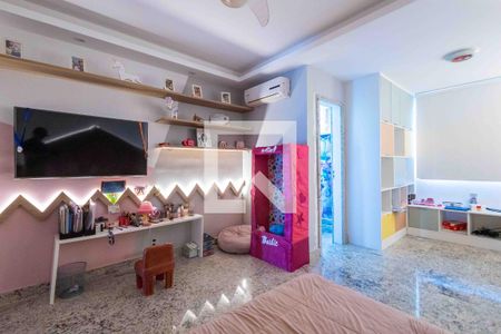 Casa de condomínio à venda com 450m², 5 quartos e 4 vagasSuíte 3