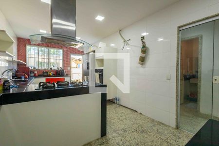 Casa de condomínio à venda com 450m², 5 quartos e 4 vagasCozinha