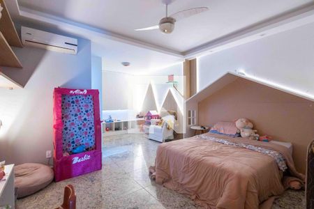 Casa de condomínio à venda com 450m², 5 quartos e 4 vagasSuíte 3