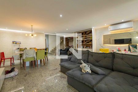 Sala de casa de condomínio para alugar com 5 quartos, 450m² em Recreio dos Bandeirantes, Rio de Janeiro