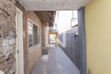 Casa para alugar com 114m², 2 quartos e 2 vagas Casa para alugar com 114m², 2 quartos e 2 vagasCorredor externo