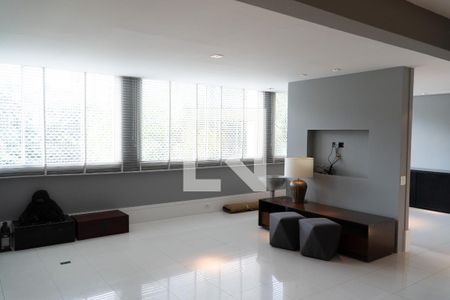 Sala 1 de apartamento à venda com 3 quartos, 210m² em Vila Suzana, São Paulo