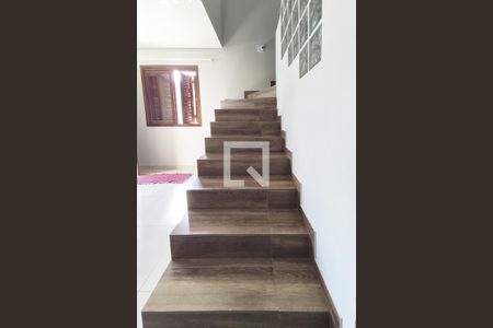 escada de casa para alugar com 3 quartos, 170m² em Rio Branco, São Leopoldo