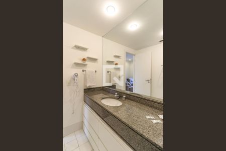 Studio para alugar com 28m², 1 quarto e 1 vaga Studio para alugar com 28m², 1 quarto e 1 vagaBanheiro