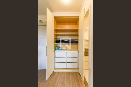 Studio para alugar com 28m², 1 quarto e 1 vaga Studio para alugar com 28m², 1 quarto e 1 vagaSala/Quarto