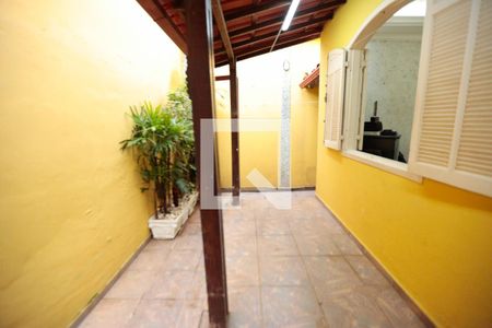 Casa de condomínio à venda com 136m², 2 quartos e 1 vagaFachada