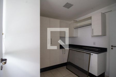 Apartamento à venda com 250m², 3 quartos e 2 vagasQuarto de Serviço