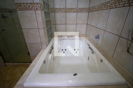 Apartamento à venda com 250m², 3 quartos e 2 vagasBanheiro da Suíte 1