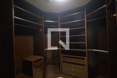 Apartamento à venda com 250m², 3 quartos e 2 vagasCloset da Suíte 1