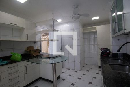 Apartamento à venda com 250m², 3 quartos e 2 vagasCozinha e Área de Serviço