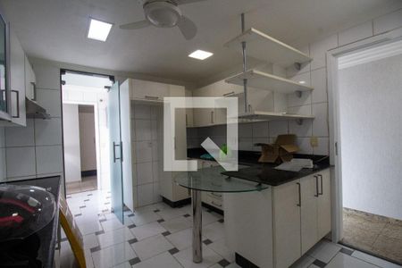 Apartamento à venda com 250m², 3 quartos e 2 vagasCozinha e Área de Serviço