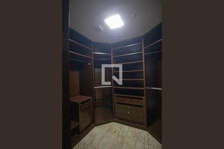 Apartamento à venda com 250m², 3 quartos e 2 vagasCloset da Suíte 1