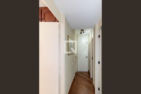 Corredor de apartamento para alugar com 3 quartos, 98m² em Indianópolis, São Paulo