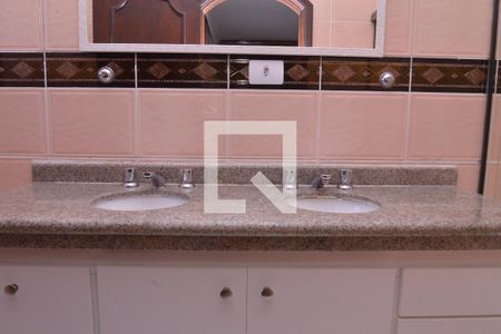 Casa à venda com 176m², 3 quartos e 2 vagasBanheiro 3