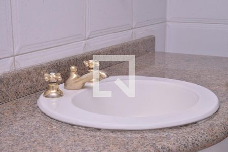 Casa à venda com 176m², 3 quartos e 2 vagasBanheiro 4