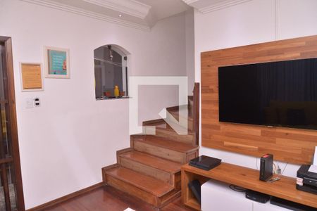 Escada de casa à venda com 3 quartos, 176m² em Vila Pires, Santo André