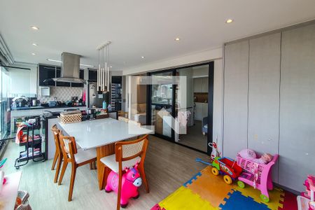 Apartamento à venda com 77m², 2 quartos e 2 vagasVaranda Cozinha