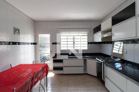 Casa à venda com 155m², 2 quartos e 2 vagas Casa à venda com 155m², 2 quartos e 2 vagasCozinha