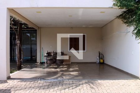 Casa à venda com 256m², 4 quartos e 3 vagas Casa à venda com 256m², 4 quartos e 3 vagasGaragem