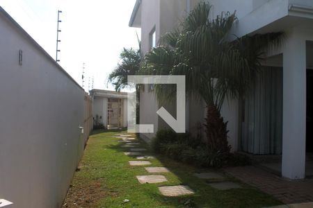 Casa à venda com 256m², 4 quartos e 3 vagas Casa à venda com 256m², 4 quartos e 3 vagasEntrada