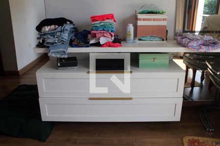 Casa à venda com 256m², 4 quartos e 3 vagas Casa à venda com 256m², 4 quartos e 3 vagasQuarto 1