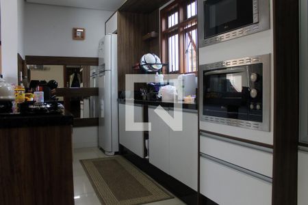 Casa à venda com 256m², 4 quartos e 3 vagas Casa à venda com 256m², 4 quartos e 3 vagasCozinha