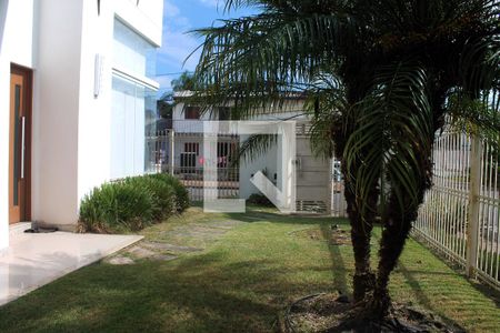 Casa à venda com 256m², 4 quartos e 3 vagas Casa à venda com 256m², 4 quartos e 3 vagasEntrada