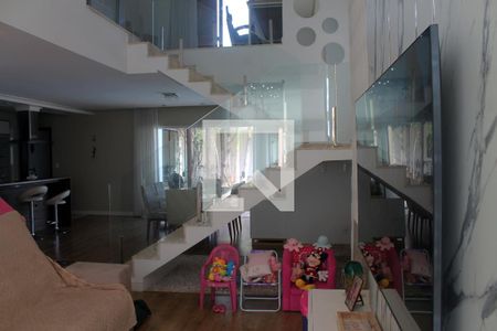 Casa à venda com 256m², 4 quartos e 3 vagas Casa à venda com 256m², 4 quartos e 3 vagasSala