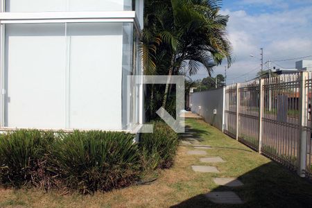 Casa à venda com 256m², 4 quartos e 3 vagas Casa à venda com 256m², 4 quartos e 3 vagasEntrada