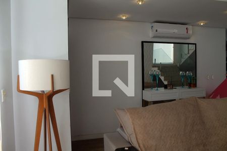 Casa à venda com 256m², 4 quartos e 3 vagas Casa à venda com 256m², 4 quartos e 3 vagasSala