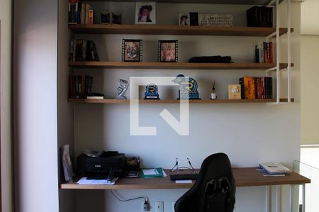 Casa à venda com 256m², 4 quartos e 3 vagas Casa à venda com 256m², 4 quartos e 3 vagasEscritório